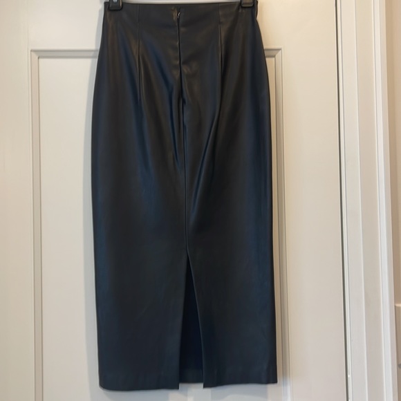 Zara faux leather skirt - Picture 2 of 5